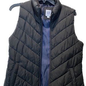 Gap vest with  zippered pockets